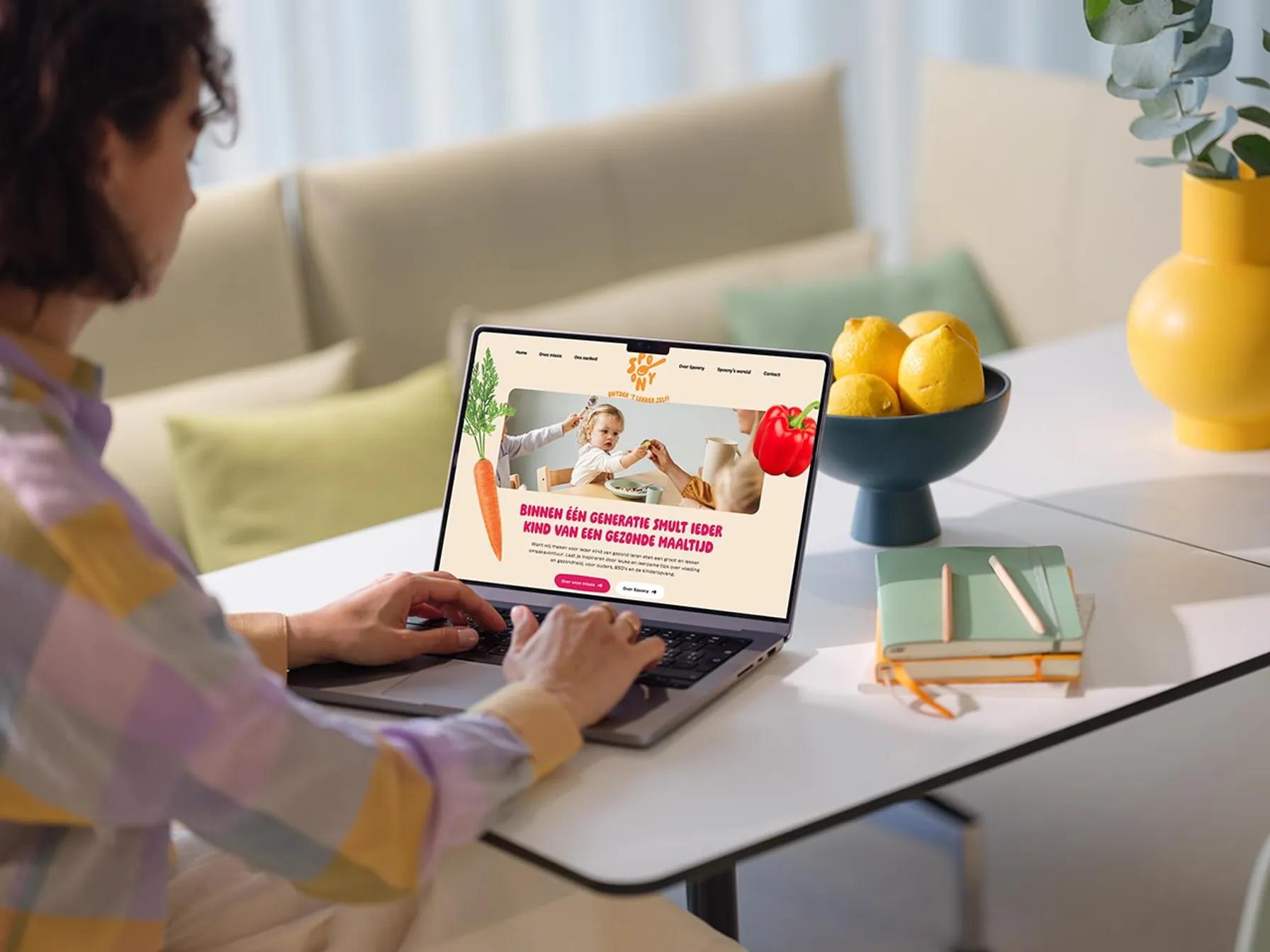 Een gebruiker van de Spoony website